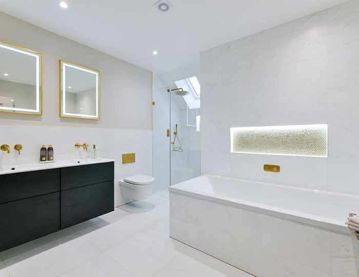 kings-gate-highgrove-clarence-bedroom-1-en-suite kings-gate-highgrove-clarence-bedroom-1-en-suite